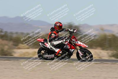 media/Dec-01-2025-Moto Forza (Mon) [[2daa91e15f]]/3-Beginner Group/Session 2 (Turn 7 Inside Pans)/